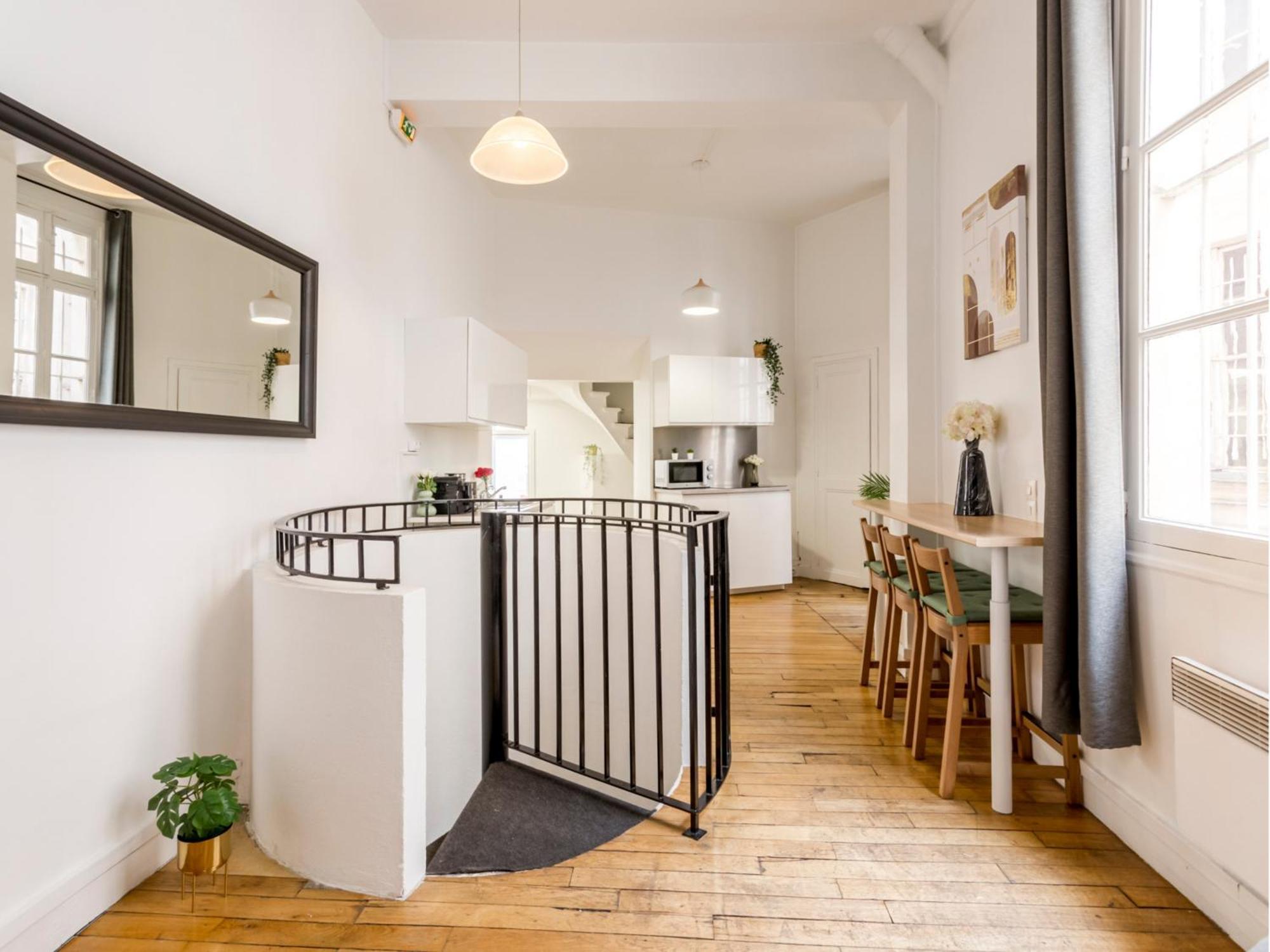 Cosy 3 Bedrooms With Bathrooms - Louvre * Parijs