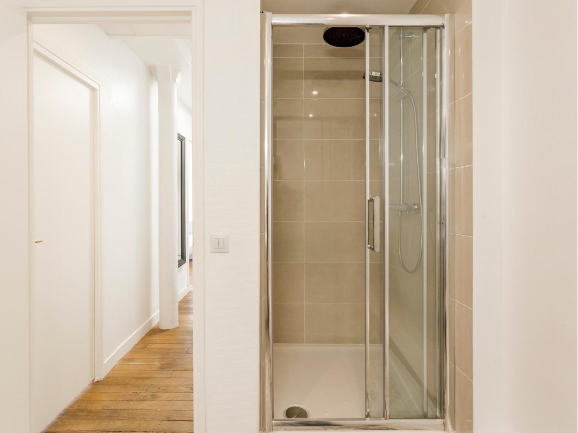 Cosy 3 Bedrooms With Bathrooms - Louvre Appartement *